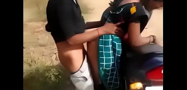  desi couple having quickie by the road while friend films